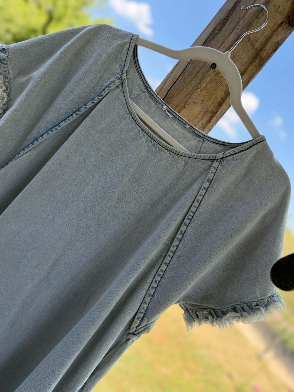 Umgee Women's Light Wash Denim High-Low Tunic Dress with Frayed Hem and Pockets - Picture 4 of 6